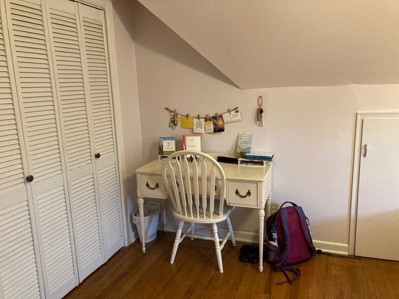 upper south bed - 1816 W Arrowhead Plz