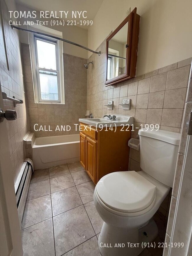 Building Photo - 776 E 233rd St