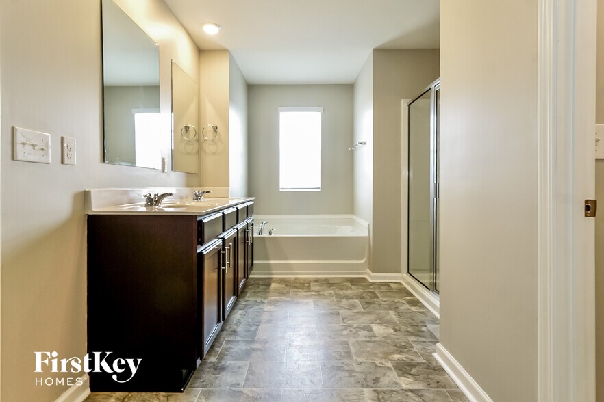 Building Photo - 229 Park View Cir