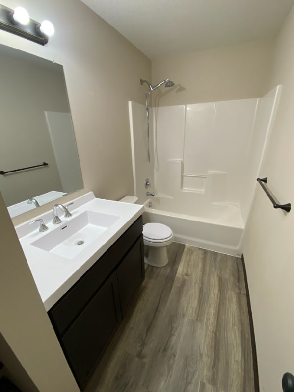 Building Photo - 906 Taft St S