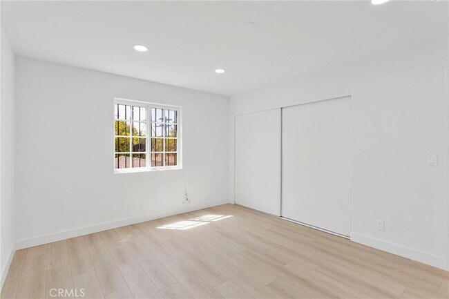 Building Photo - 348 W 83rd St