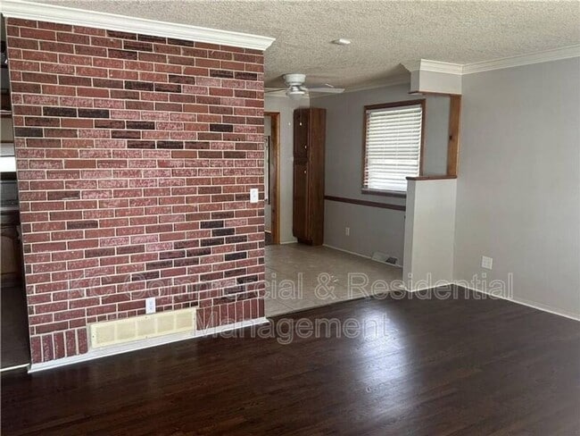 Building Photo - 7809 NE San Rafael Dr