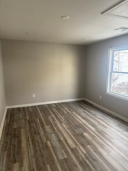 Building Photo - 33 Cliff St