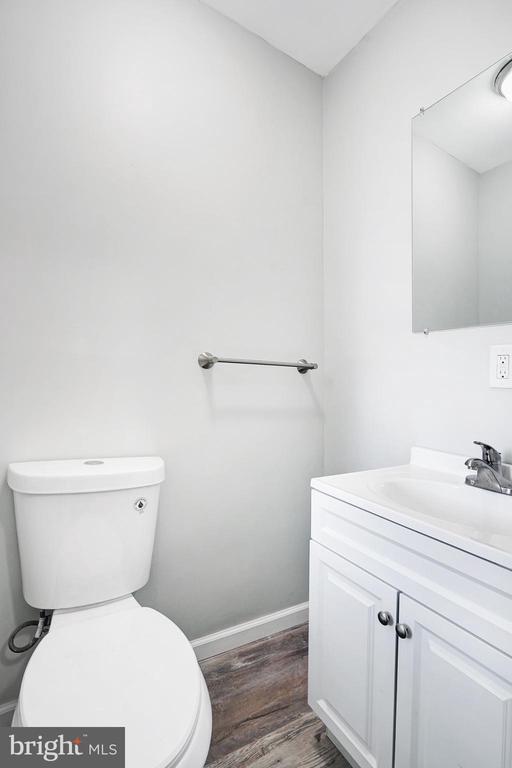 Building Photo - 565 Line St