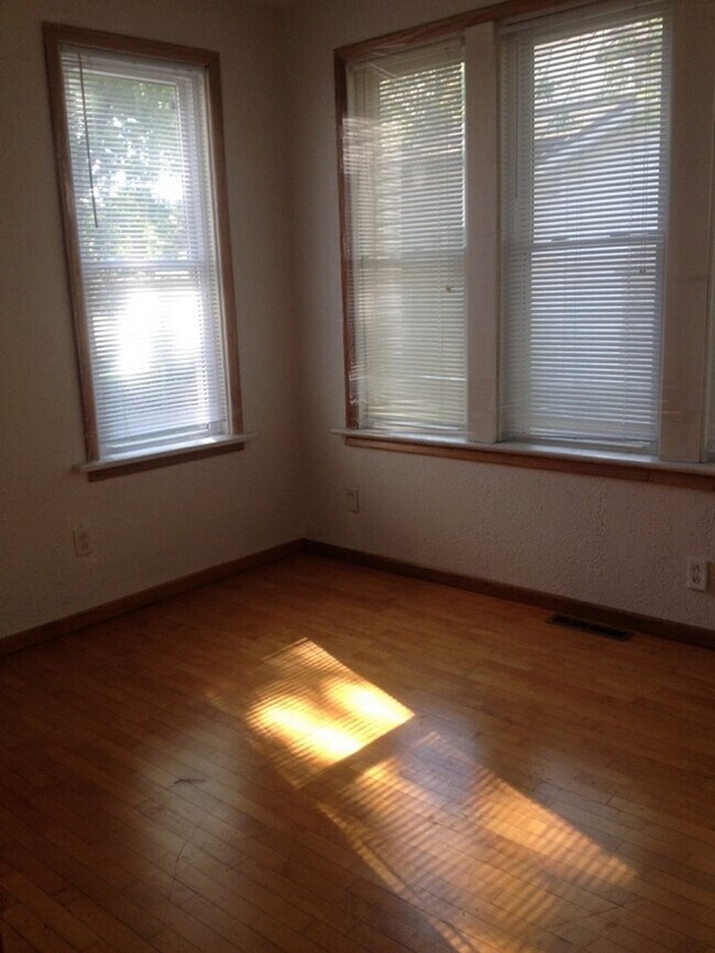 Building Photo - 1204 S Jefferson St