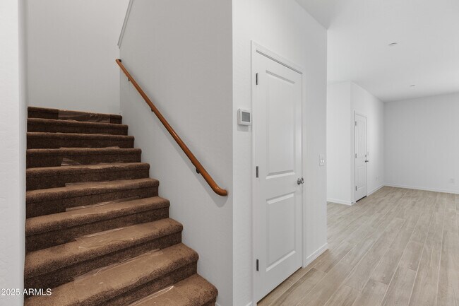 Building Photo - 2842 E Tracy Ln