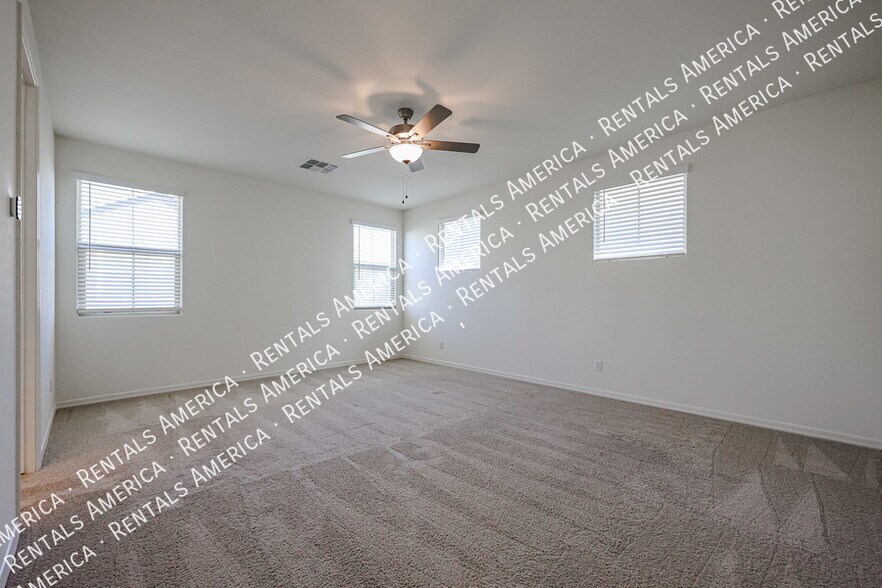 Building Photo - 1095 S Sunset Dr