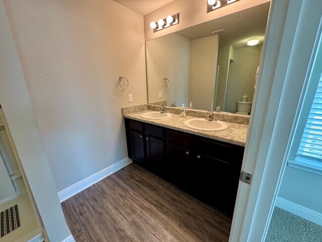 Building Photo - 5736 Callaway Cir