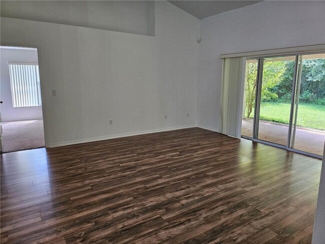 Building Photo - 3 bedroom
