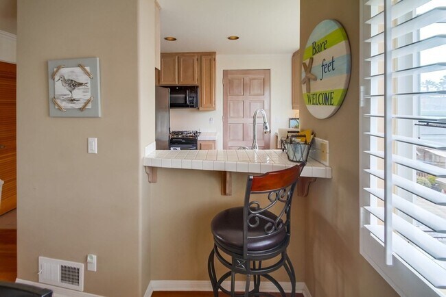 Building Photo - Furnished/ Unfurnished Beach Rental- 2 Master Suites - Roof Top Deck- Gated parking