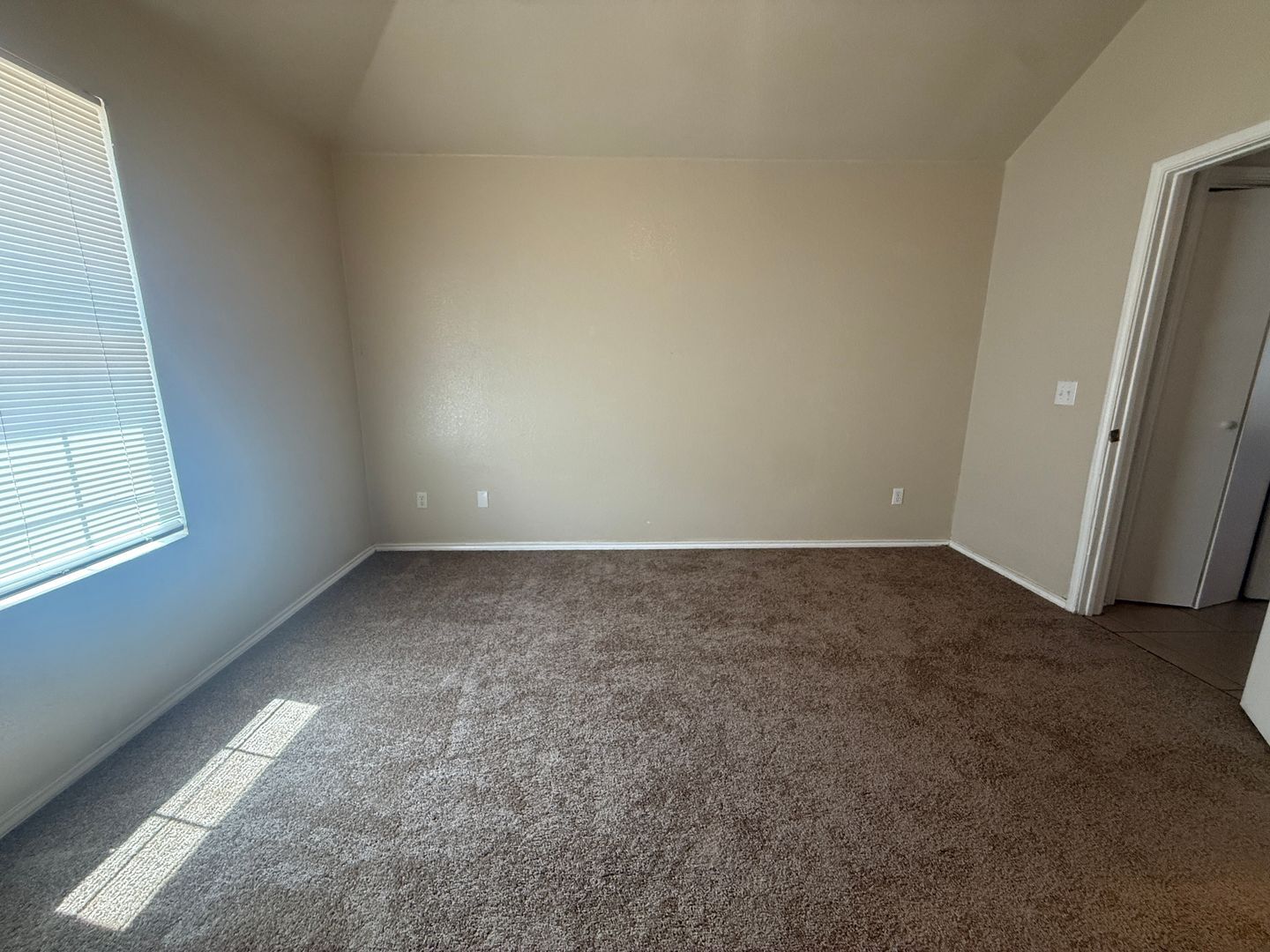 Building Photo - 4000 Doraine Ct