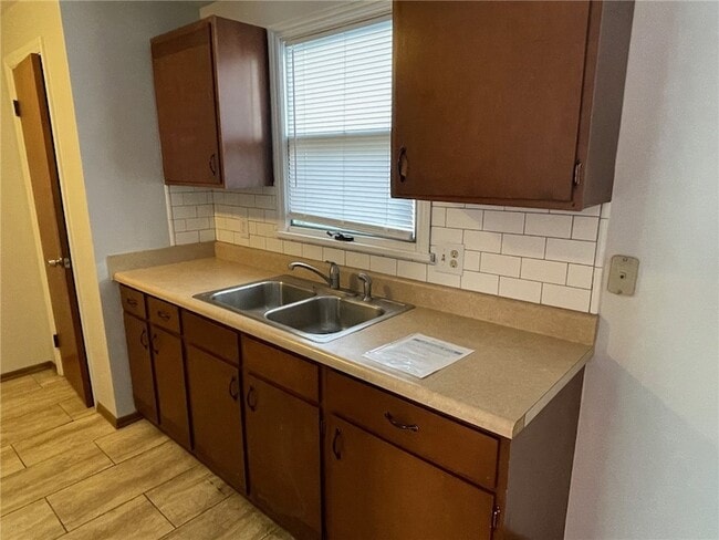 Building Photo - 214 E Spruce St