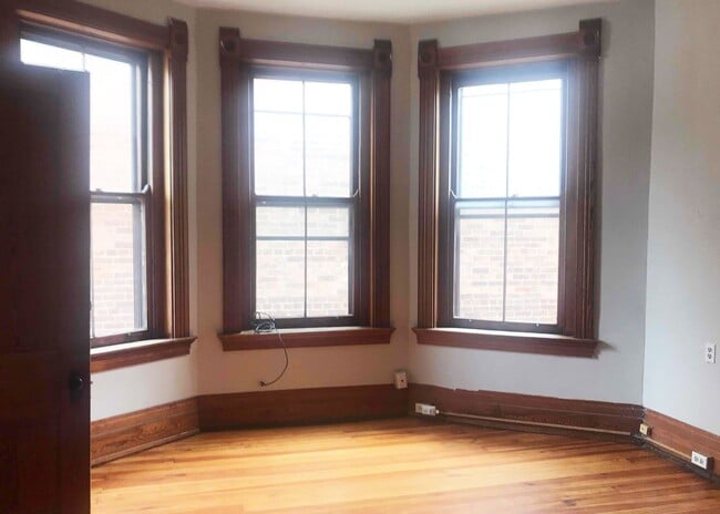 Building Photo - 3255 Bishop St