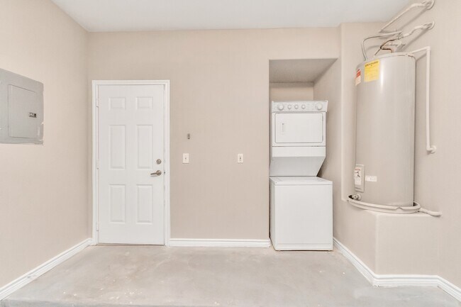 Building Photo - 1600 Eldridge Pkwy S