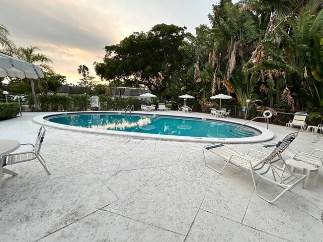 Building Photo - 3115 Oakland Shores Dr