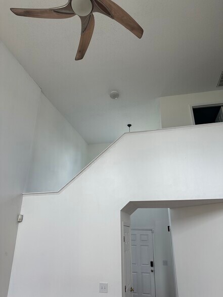 Foyer - 1009 Highstone Dr