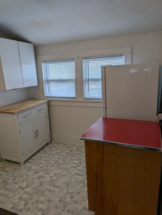 Building Photo - $750 - 1 Bedroom 1 Bath Duplex - Right in the Heart of Downtown Rapid City!