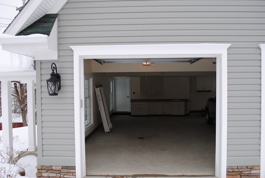 Building Photo - 411 Cardinal Dr