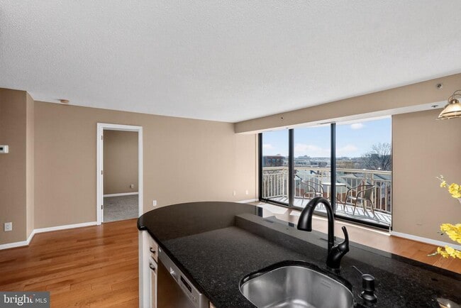 Building Photo - 1200 Braddock Pl