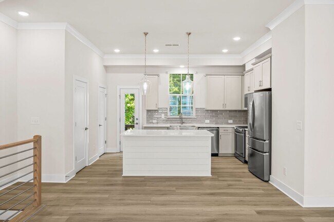 Building Photo - 3213 Zenith Ln