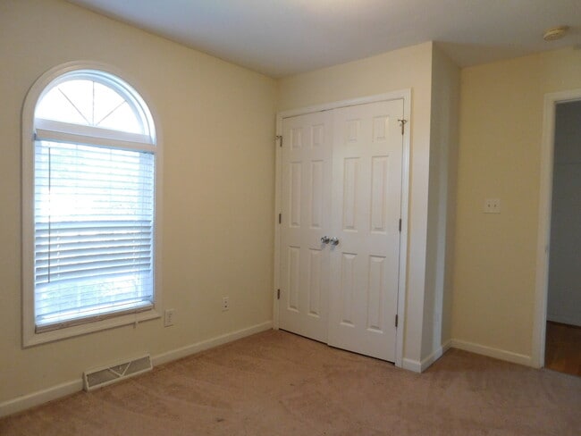 Building Photo - 161 Soybean Dr