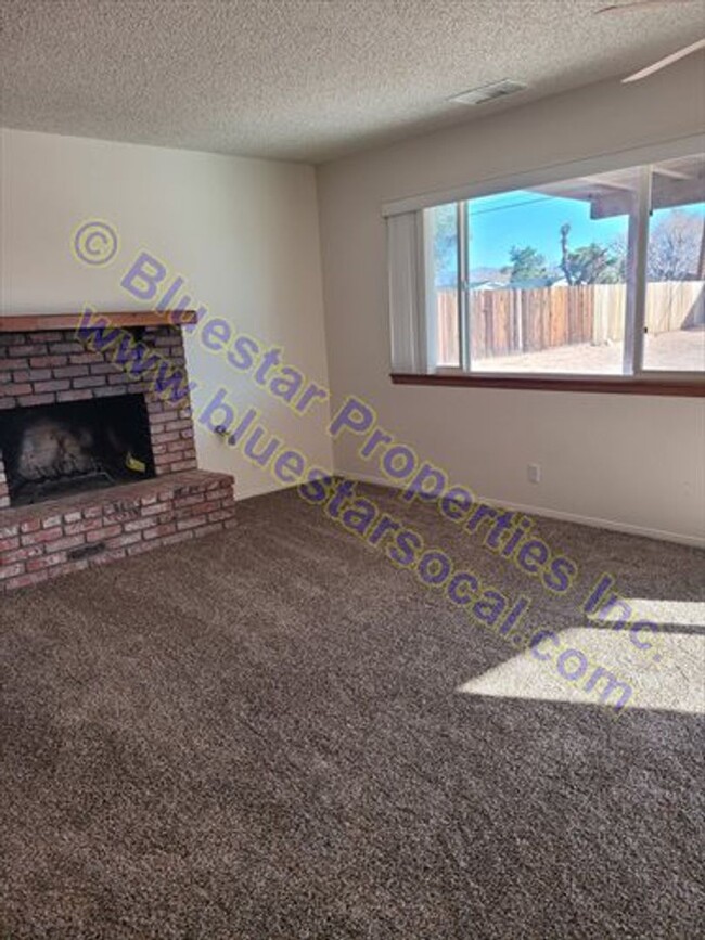 Building Photo - New Listing Located In Apple Valley