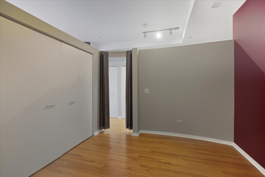 Building Photo - 208 W Washington St