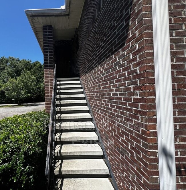 Building Photo - 1005 Ancestry Dr