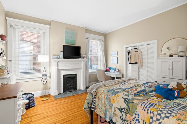 Building Photo - 1719 Hanover Ave