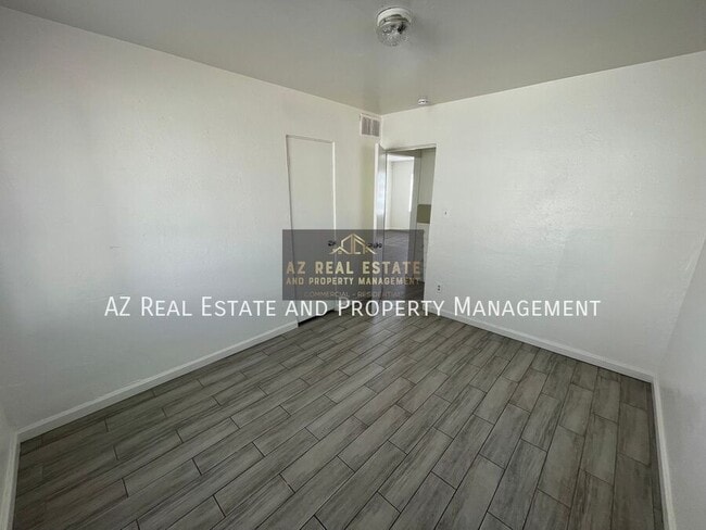 Building Photo - 7210 N 55th Dr