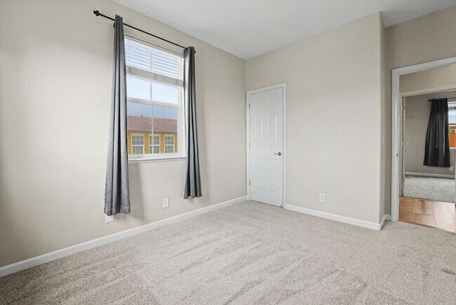 Building Photo - 4865 Peninsula Point Dr