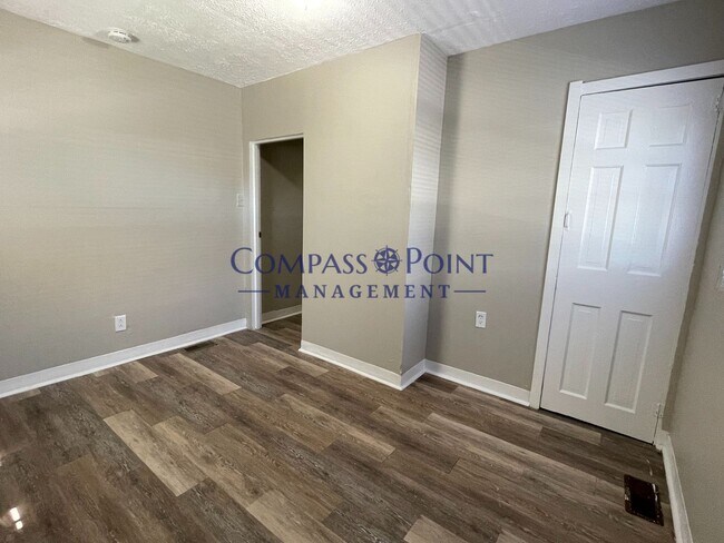 Building Photo - 544 Pemberton St
