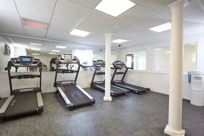 Building Photo - I 124-B Jackman Drive