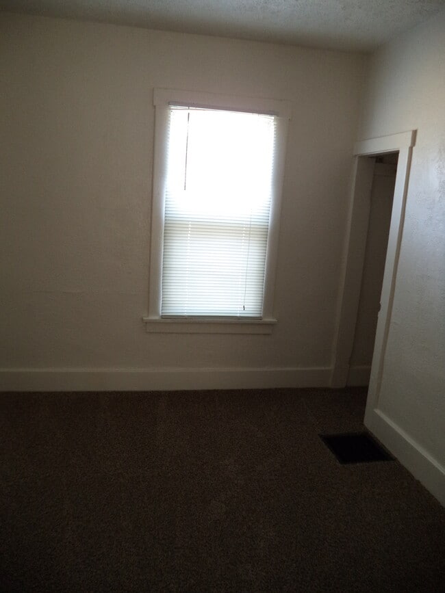 Building Photo - 1216 House in Northeast Minot! Pet Friendly!