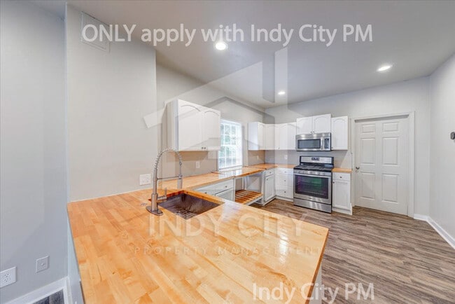 Building Photo - 117 N Riley Ave