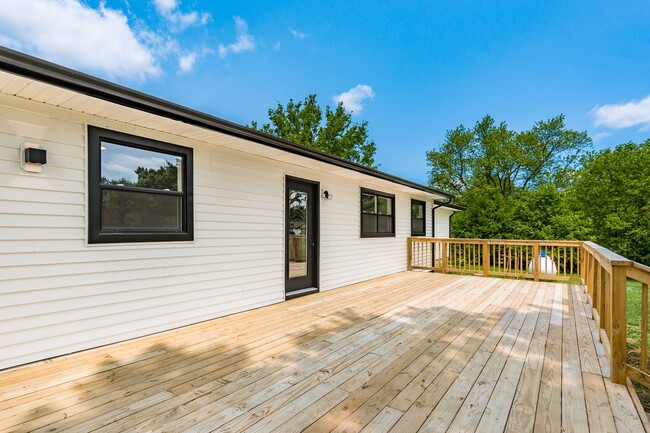 Building Photo - London Property