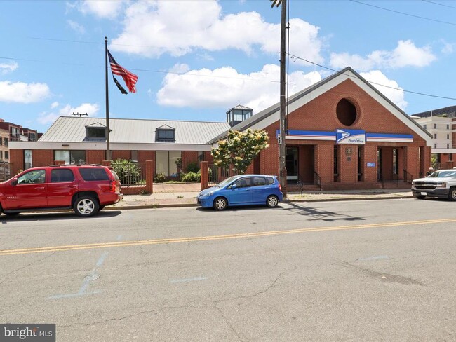Building Photo - 811 Gibbon St