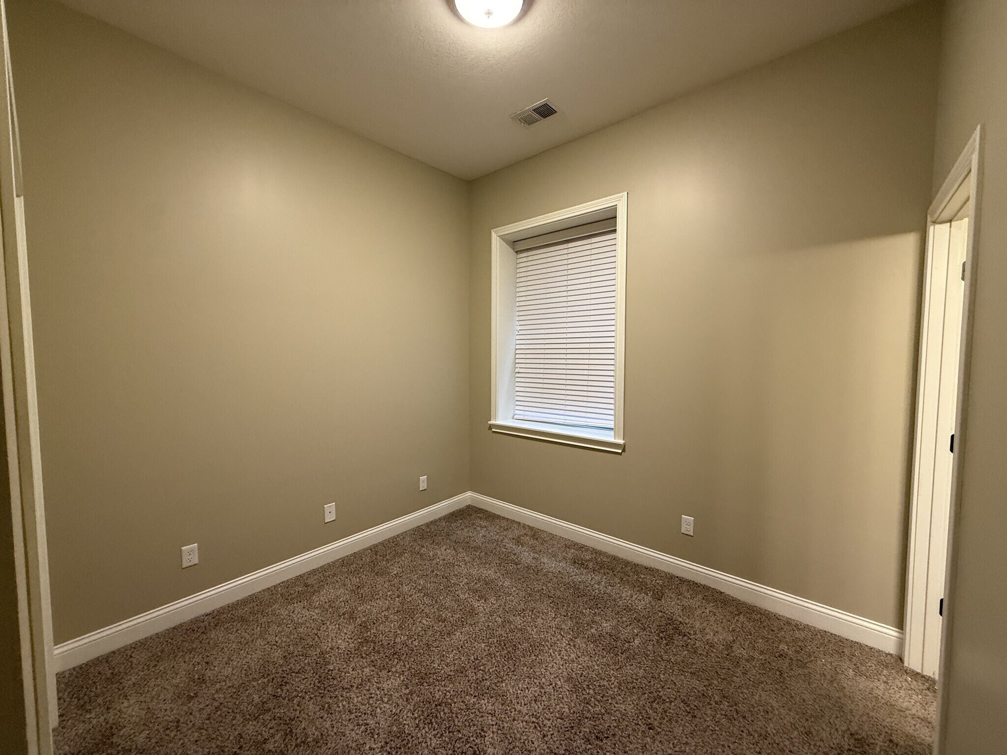 Building Photo - 302 Pearl St