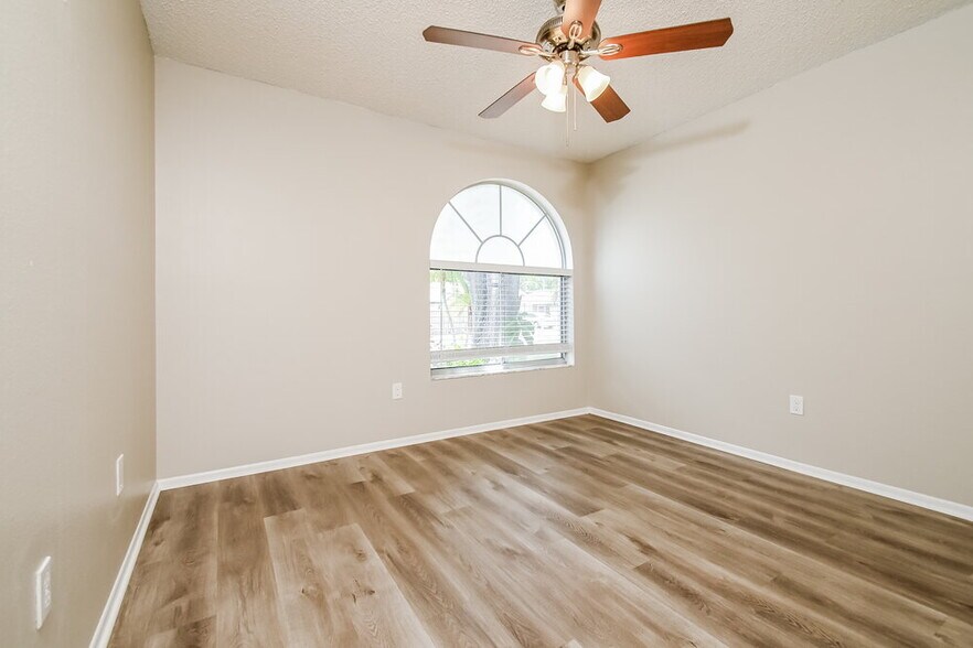 Building Photo - 1336 Mohrlake Dr