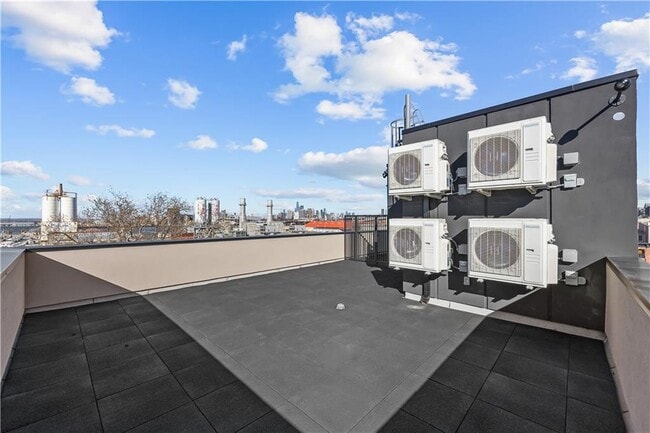 Building Photo - 157 25th St