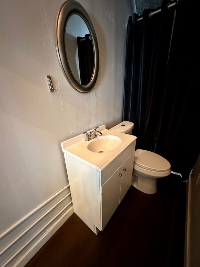 Building Photo - 3 BED | 2.5 BATH | OFF STREET PARKING | PRIVATE BACKYARD | HISTORIC DISTRICT