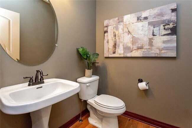 Building Photo - Spacious 5BR House in Johnston