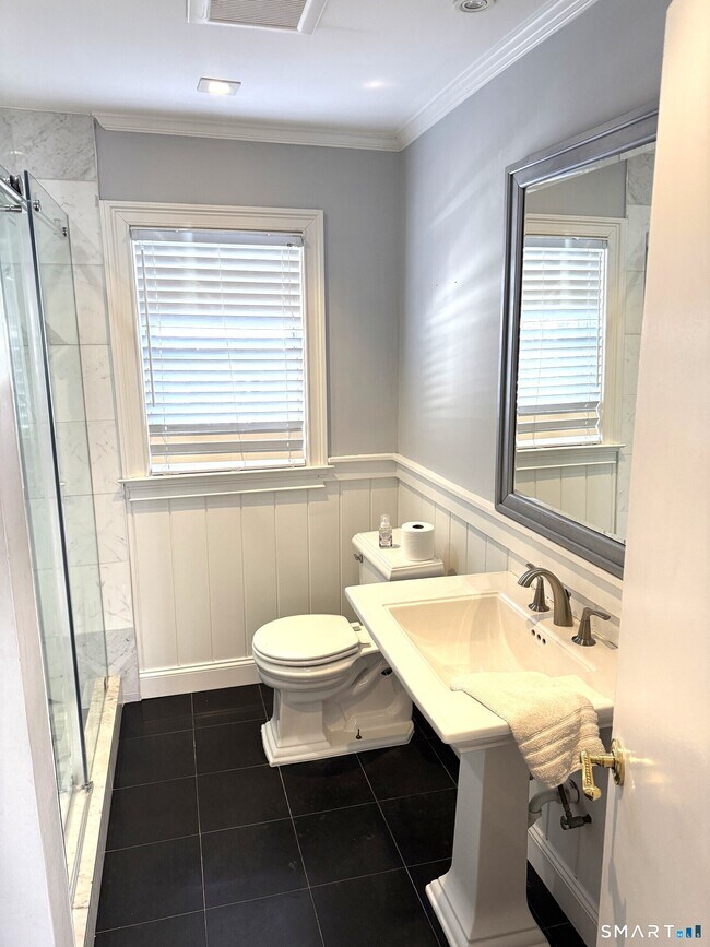 Building Photo - 1584 Madison Ave