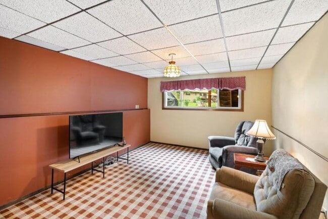 Building Photo - 10414 Valley Forge Ln N