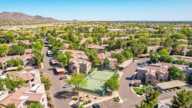 Building Photo - 2-bedroom 2 bath condo in Gated Community ...