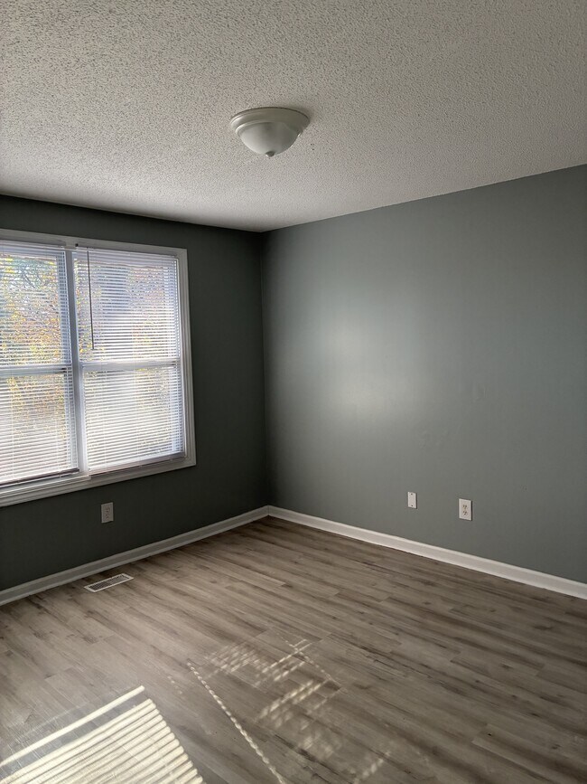 Building Photo - 112 Concord Dr