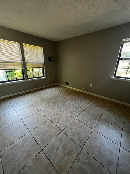 Building Photo - 500 Goldthread Ct