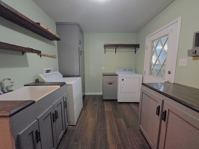 Building Photo - 126 La Silla Dr