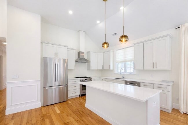 Building Photo - 261 Main St