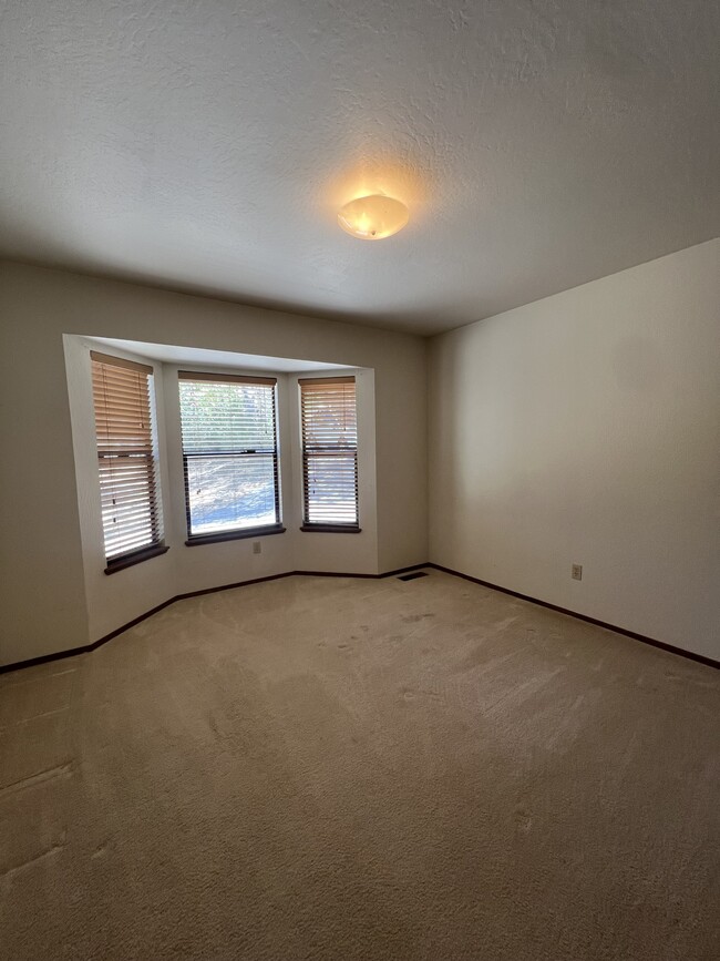 Building Photo - 17909 Huckleberry Dr